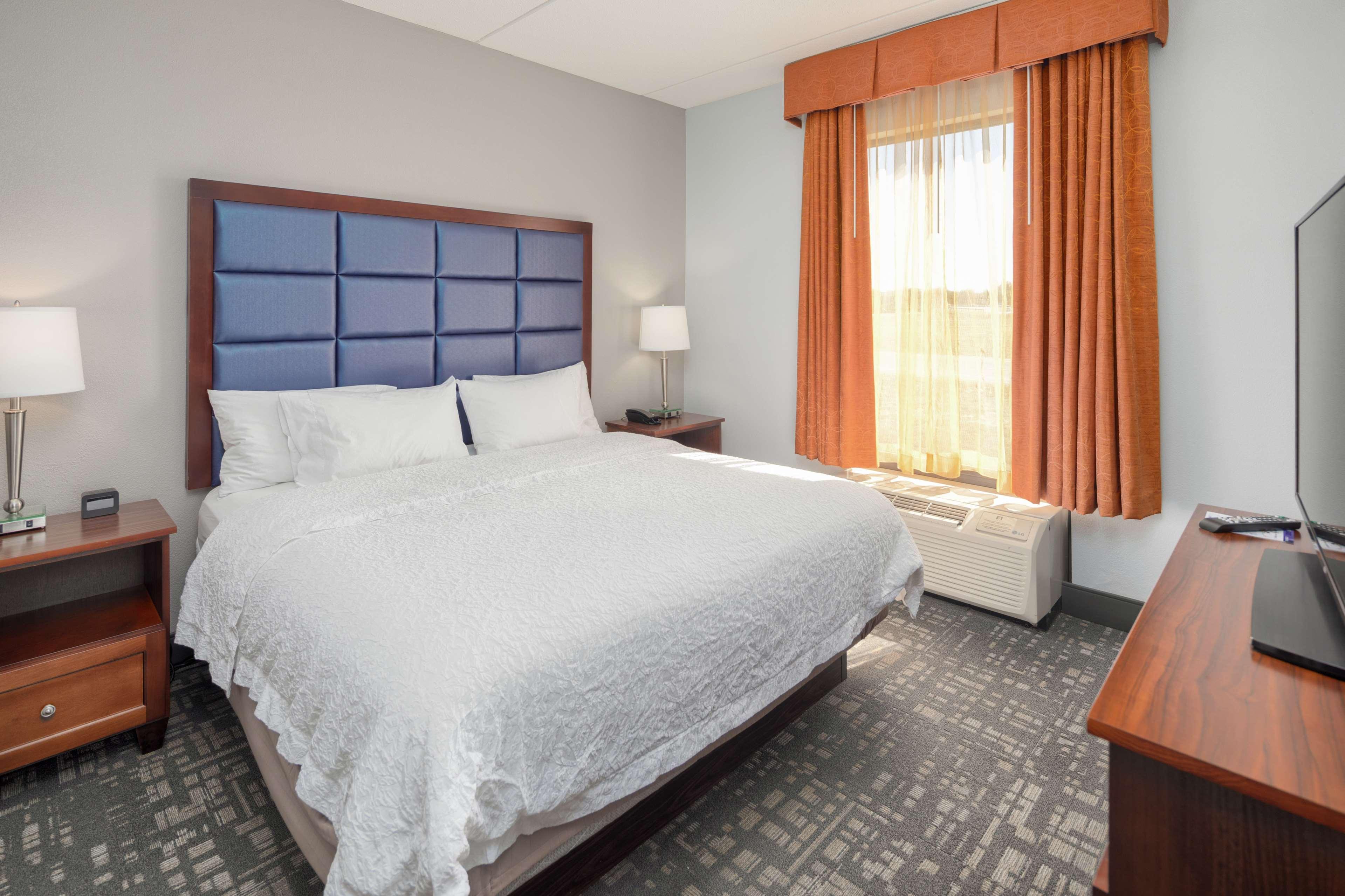 Hampton Inn Louisville Northeast Exterior photo
