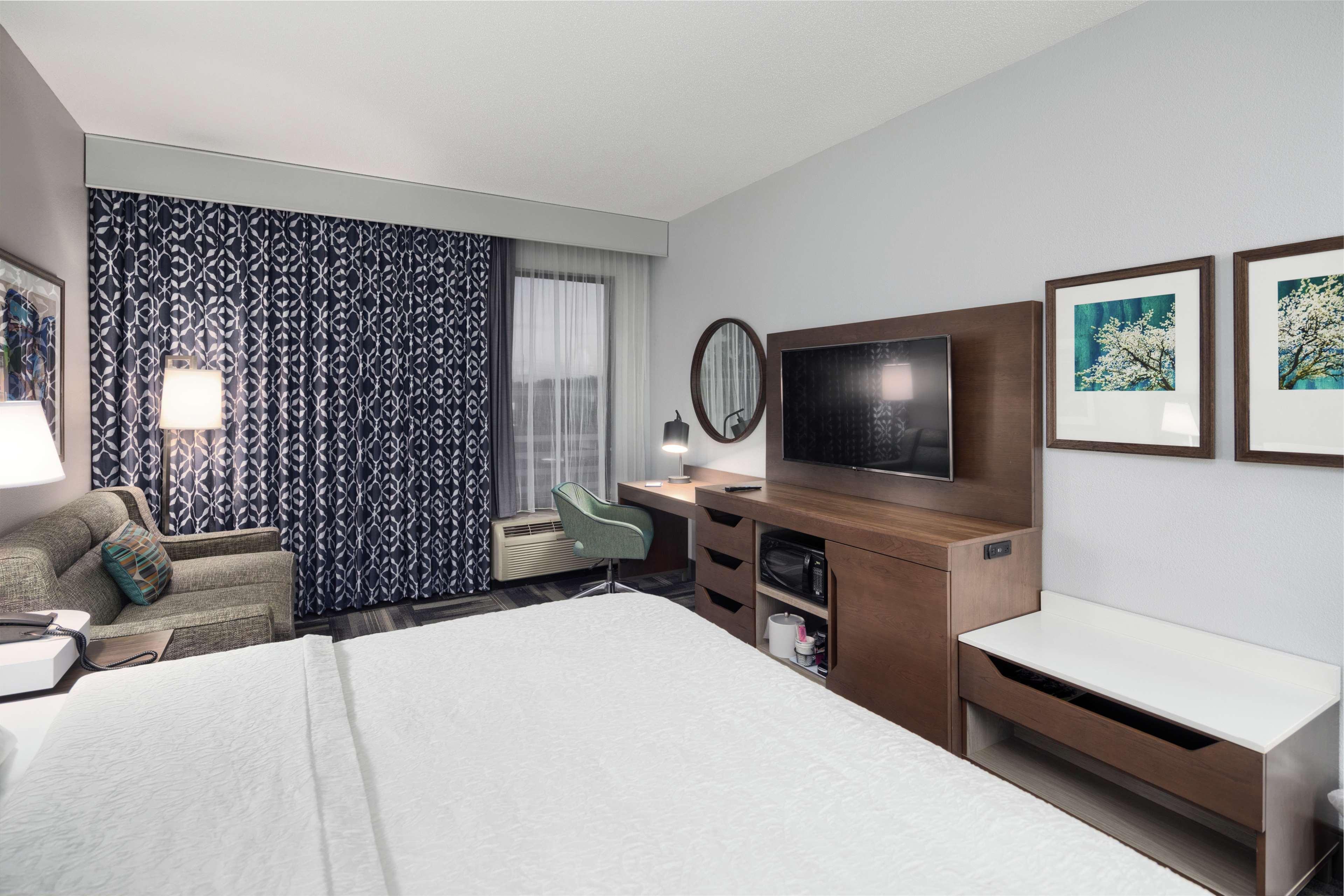 Hampton Inn Louisville Northeast Exterior photo