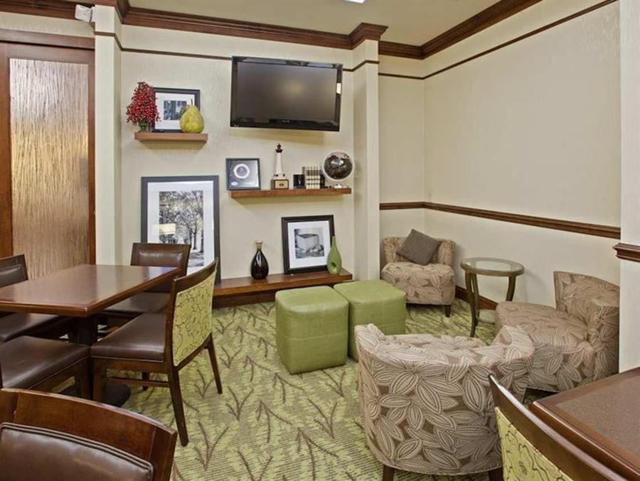 Hampton Inn Louisville Northeast Exterior photo
