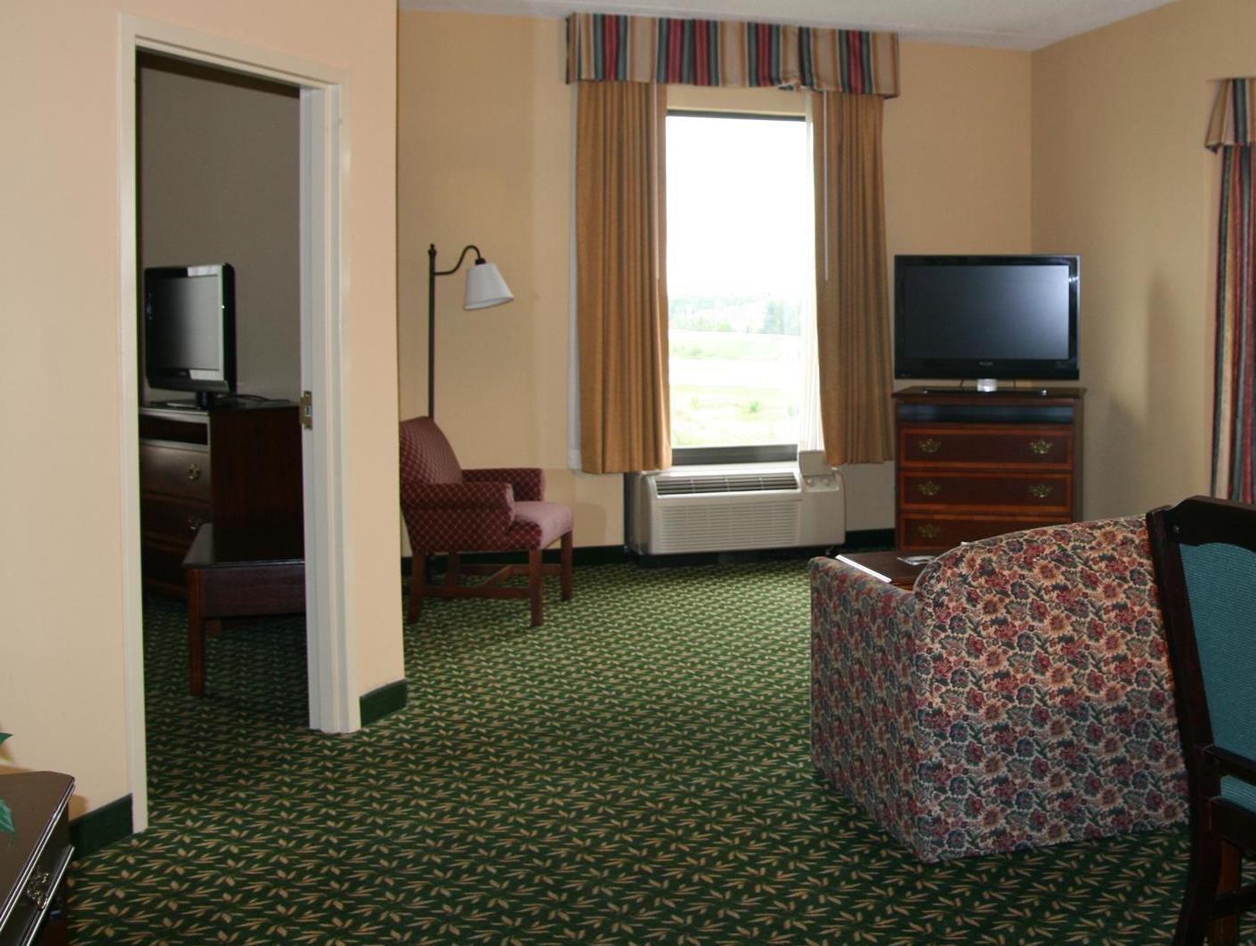 Hampton Inn Louisville Northeast Exterior photo