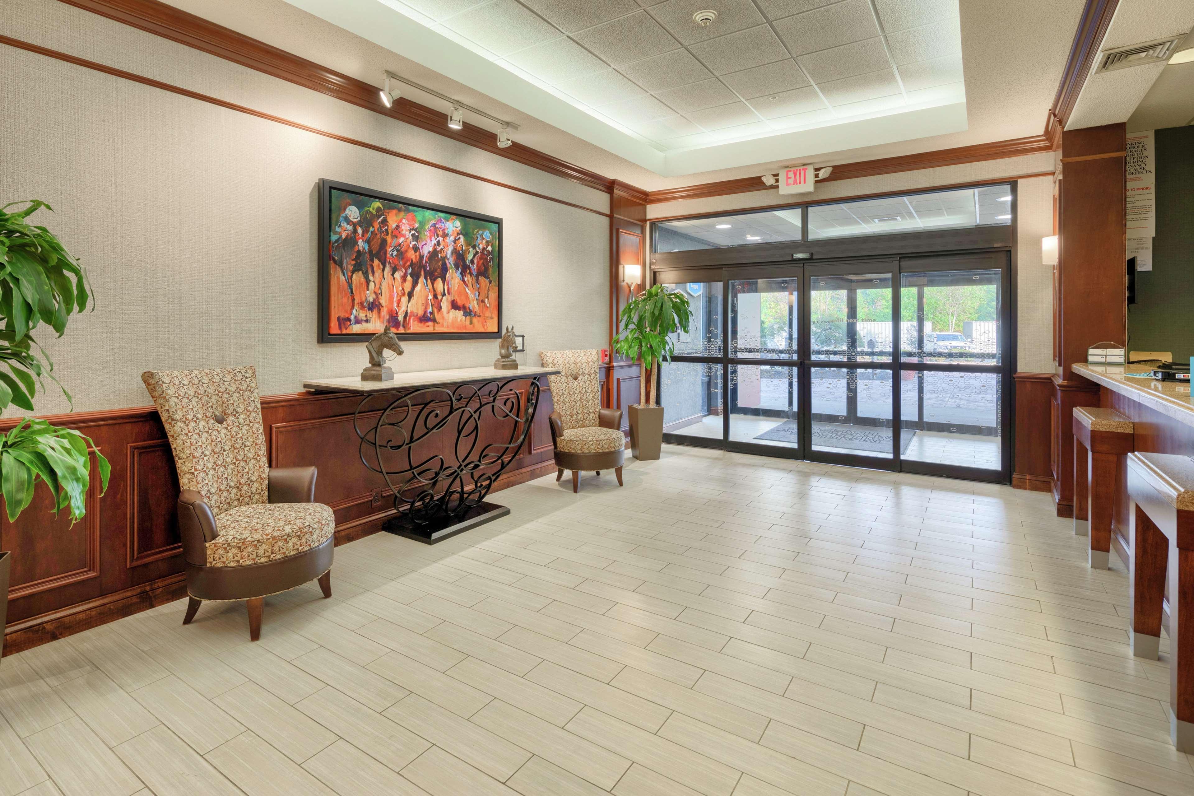 Hampton Inn Louisville Northeast Exterior photo