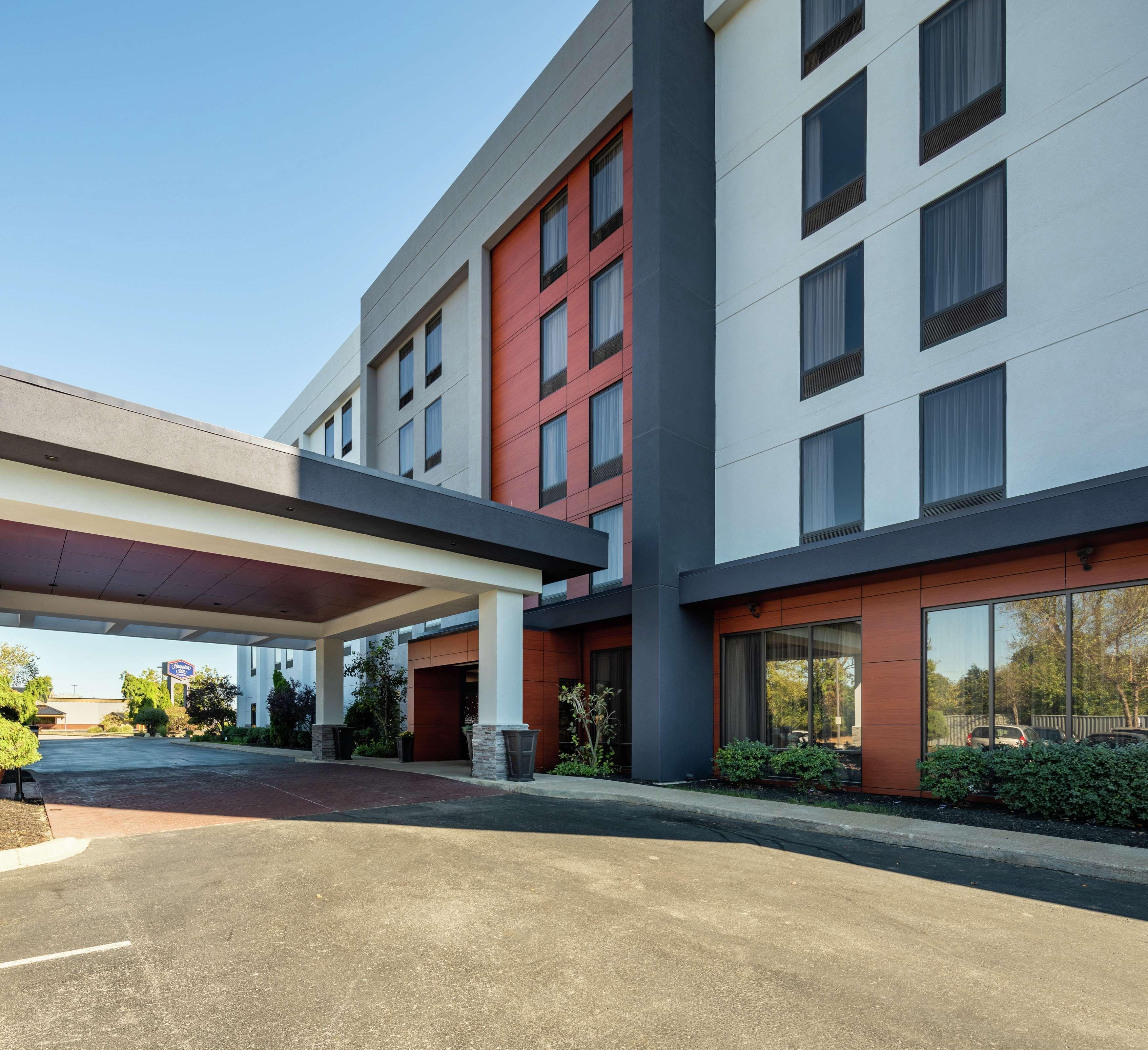 Hampton Inn Louisville Northeast Exterior photo