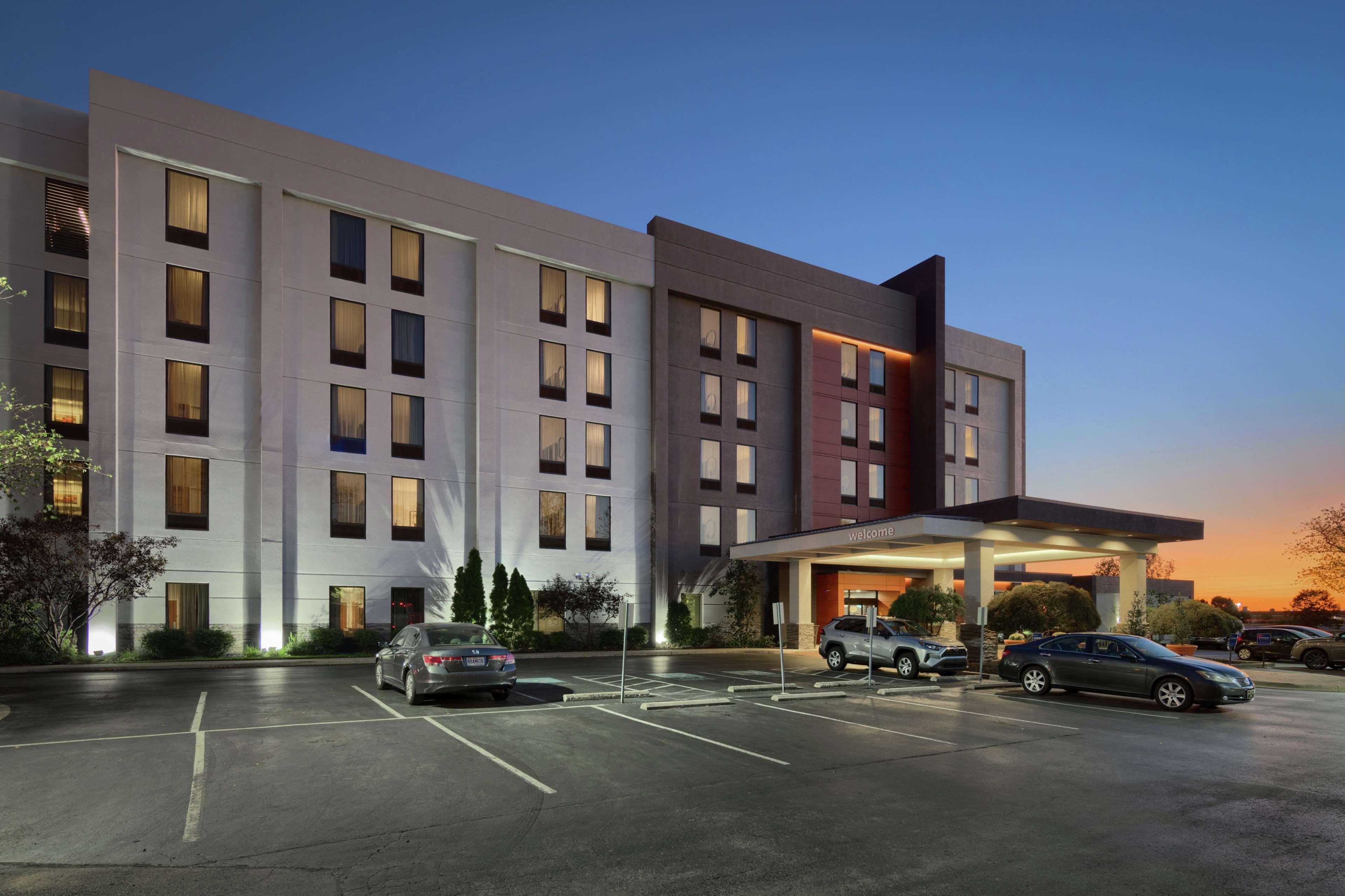 Hampton Inn Louisville Northeast Exterior photo