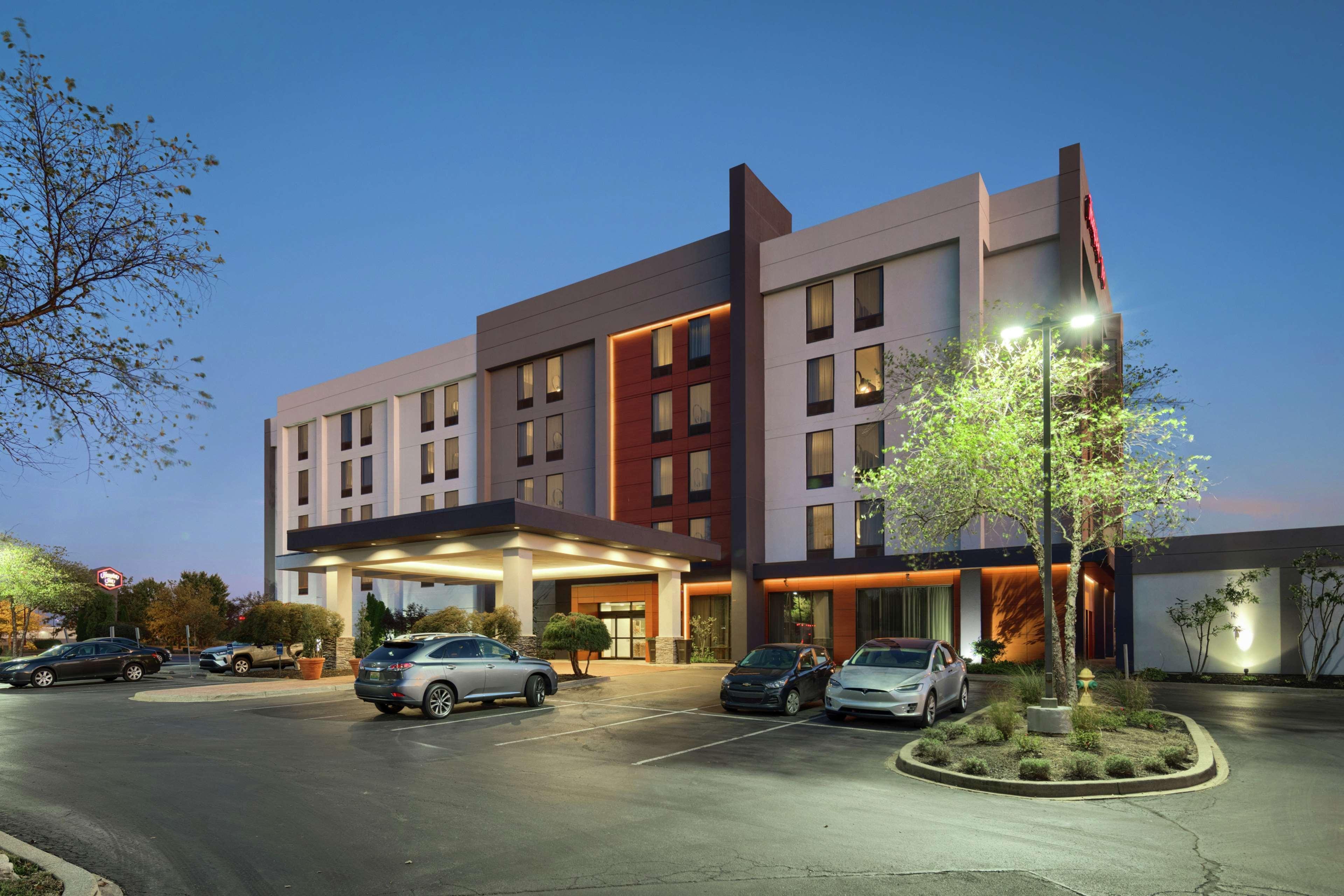 Hampton Inn Louisville Northeast Exterior photo