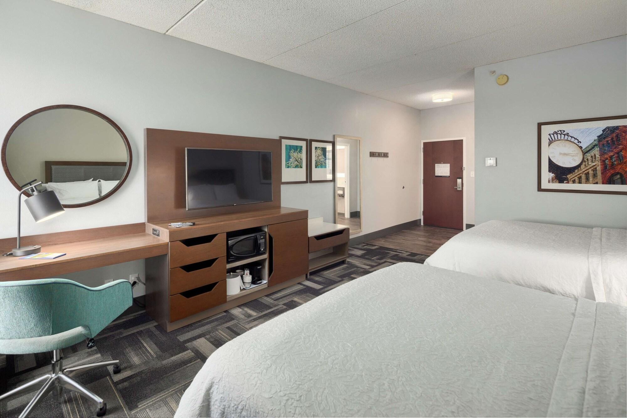Hampton Inn Louisville Northeast Exterior photo