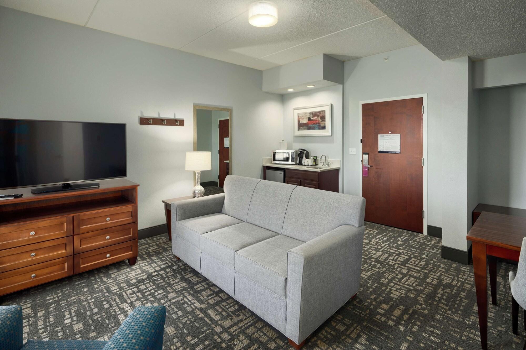 Hampton Inn Louisville Northeast Exterior photo