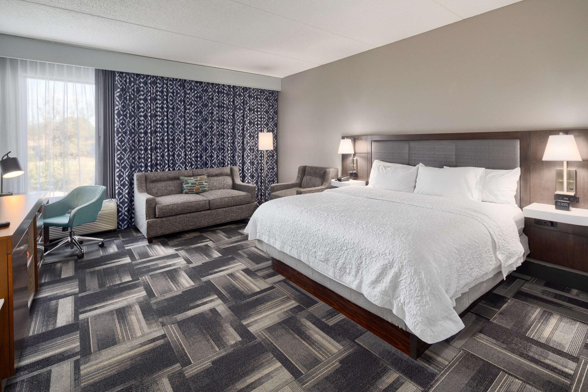 Hampton Inn Louisville Northeast Exterior photo