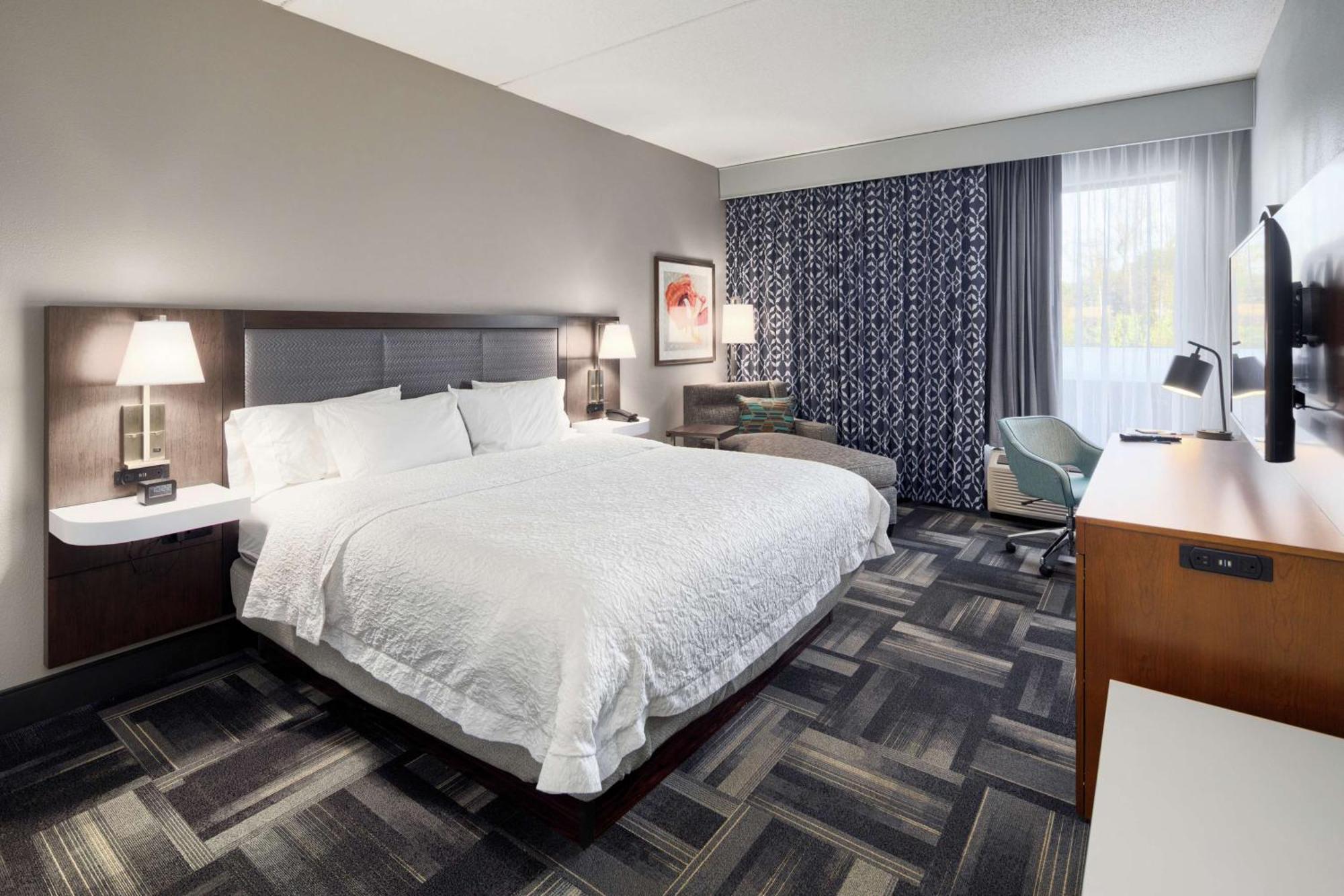 Hampton Inn Louisville Northeast Exterior photo