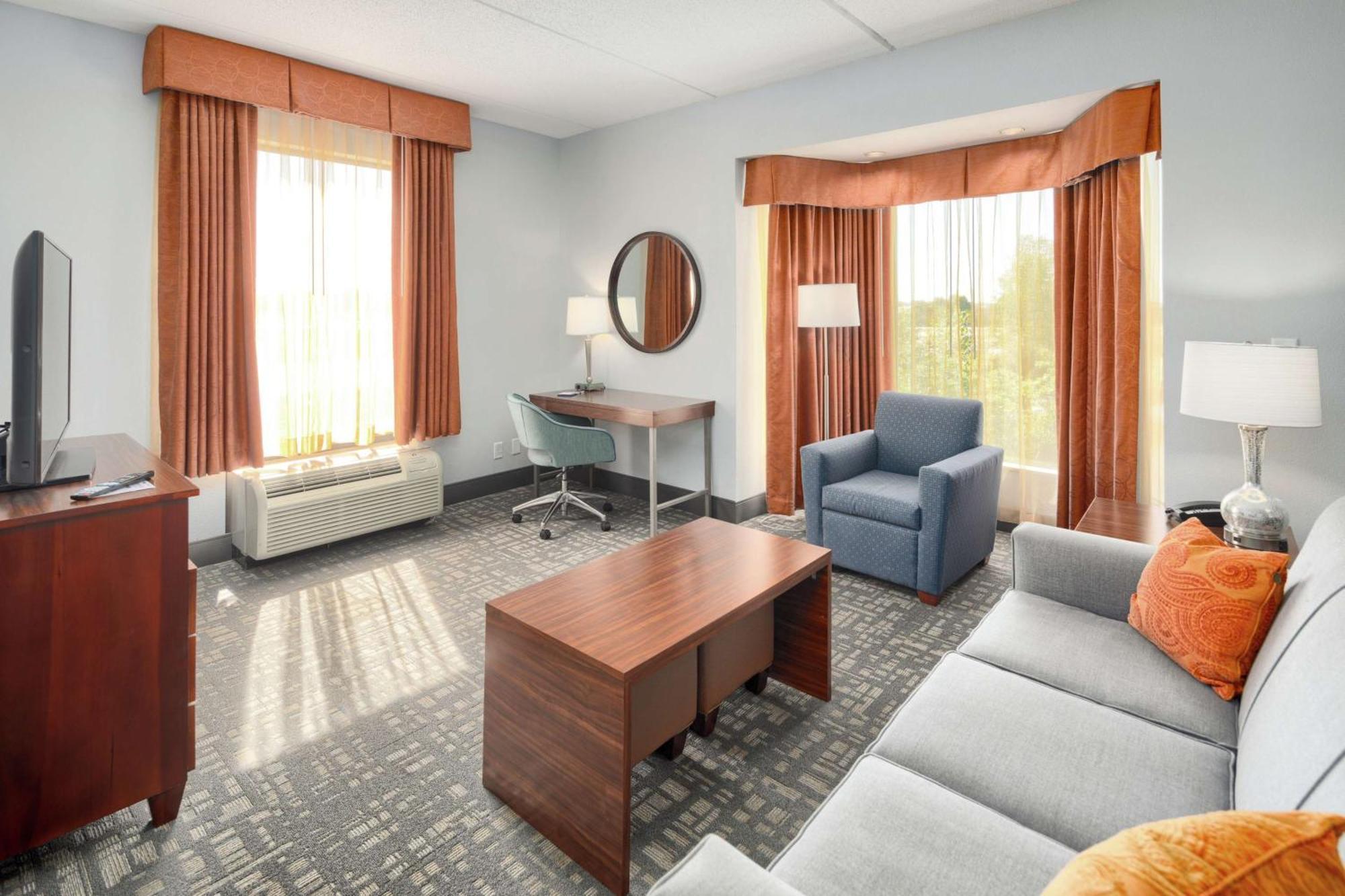 Hampton Inn Louisville Northeast Exterior photo