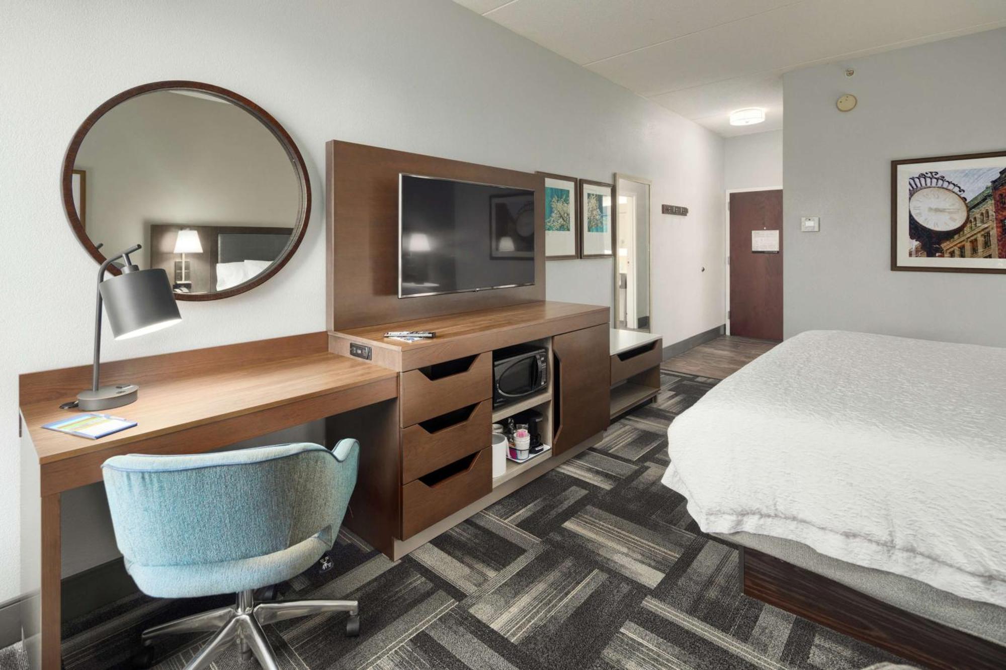 Hampton Inn Louisville Northeast Exterior photo
