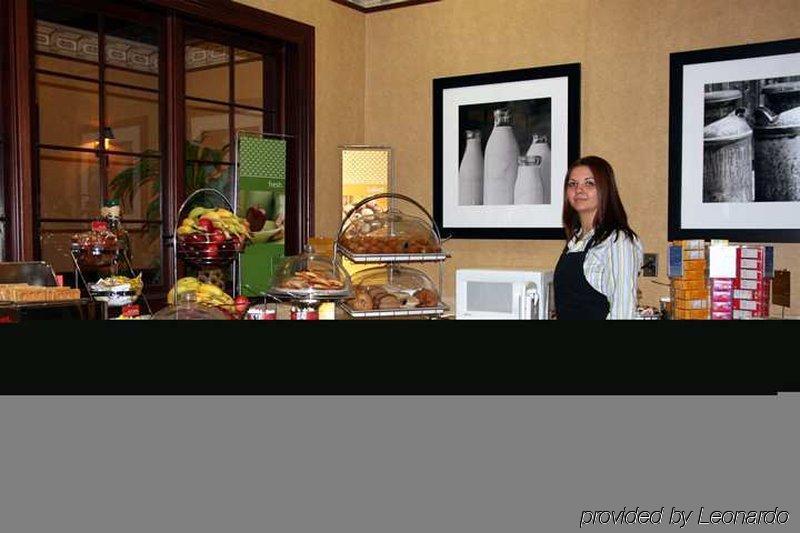Hampton Inn Louisville Northeast Restaurant photo