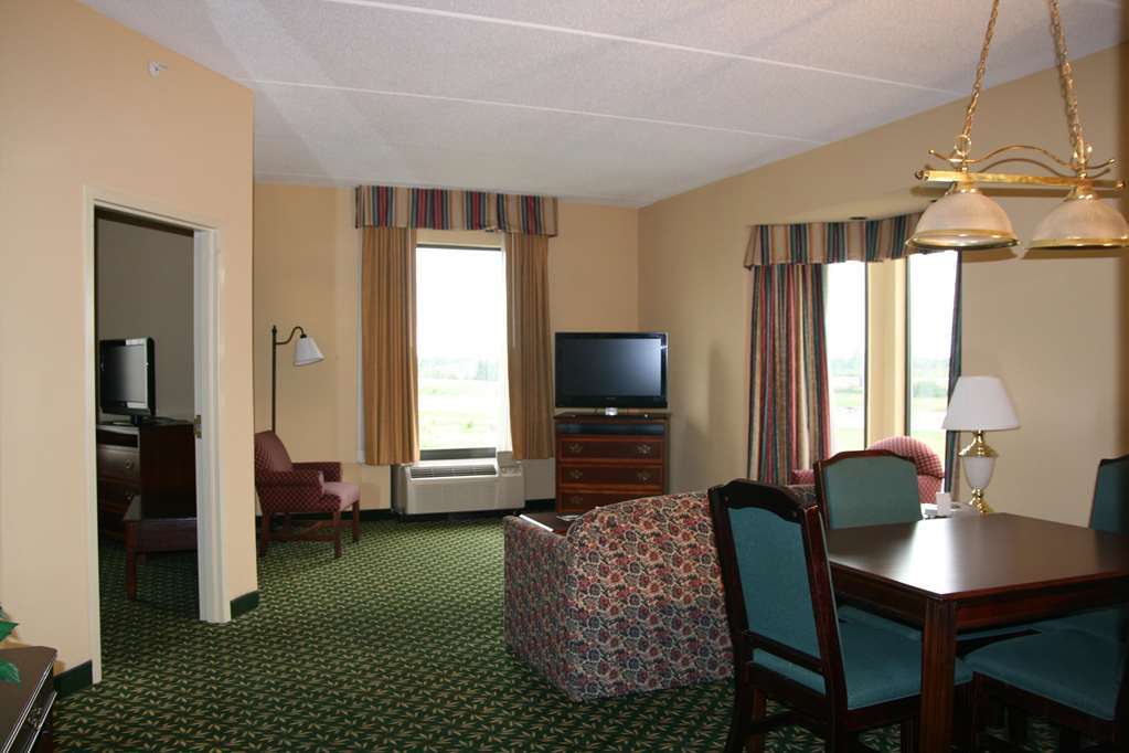 Hampton Inn Louisville Northeast Room photo